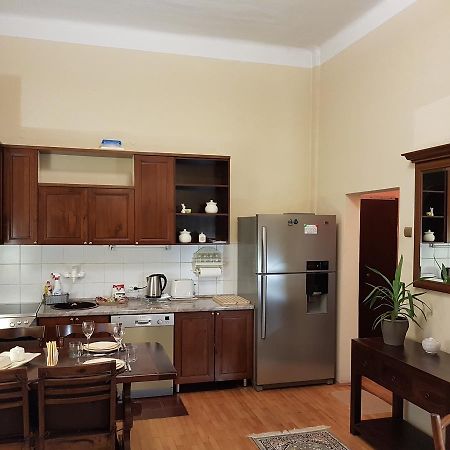 Classic Style Apartment Belgrado Buitenkant foto