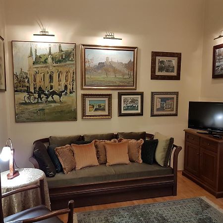 Classic Style Apartment Belgrado Buitenkant foto
