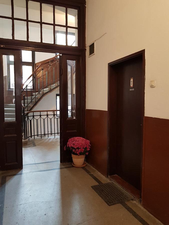 Classic Style Apartment Belgrado Buitenkant foto