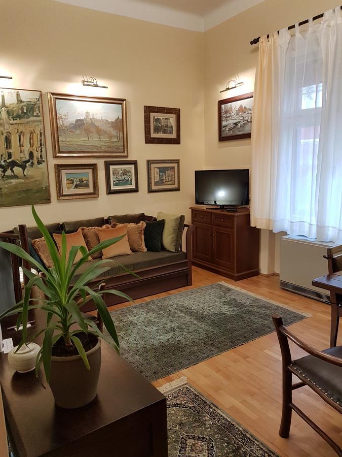 Classic Style Apartment Belgrado Buitenkant foto
