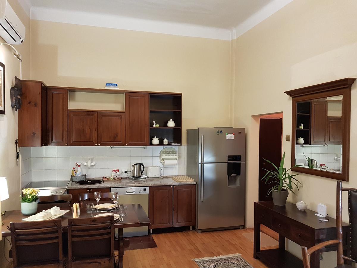 Classic Style Apartment Belgrado Buitenkant foto