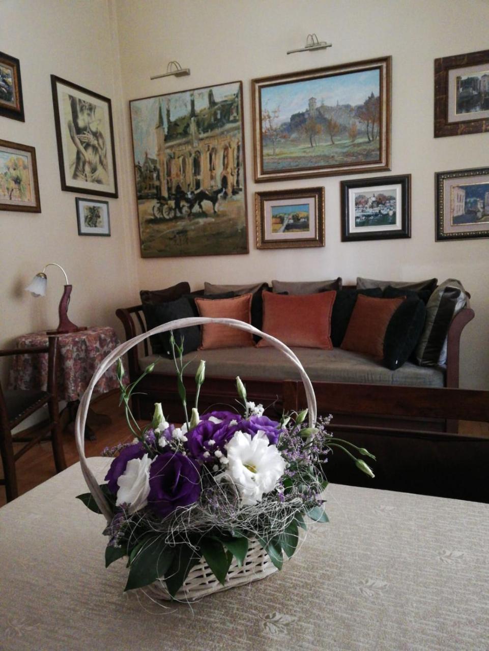 Classic Style Apartment Belgrado Buitenkant foto